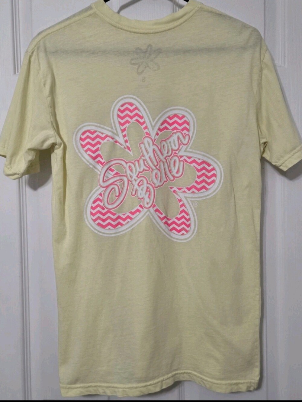 Southern Belle T Shirt Sz Small Yellow With Hot Pink Chevron Flower Faux Pocket